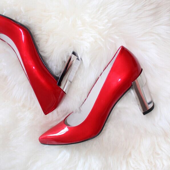 StuartWeizman's tweet photo. Light up every holiday party in the LITELY.  #MerryChristmas #HappyHolidays
Stuart Weitzman :https://t.co/rlnBt1IDzh https://t.co/3opvC8fL74