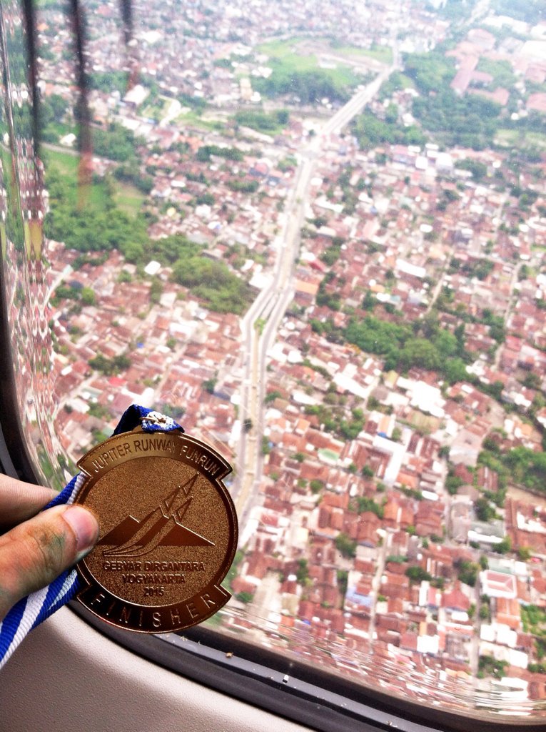 Ady_setiawan12's tweet photo. Champion 🏆 #Gebyardirgantarayogyakarta #RunwayFunRun #jupiterfunrun #GDY15 #JRFR15 #indorunners #AAU #flyingschool https://t.co/3RjquWVzVY