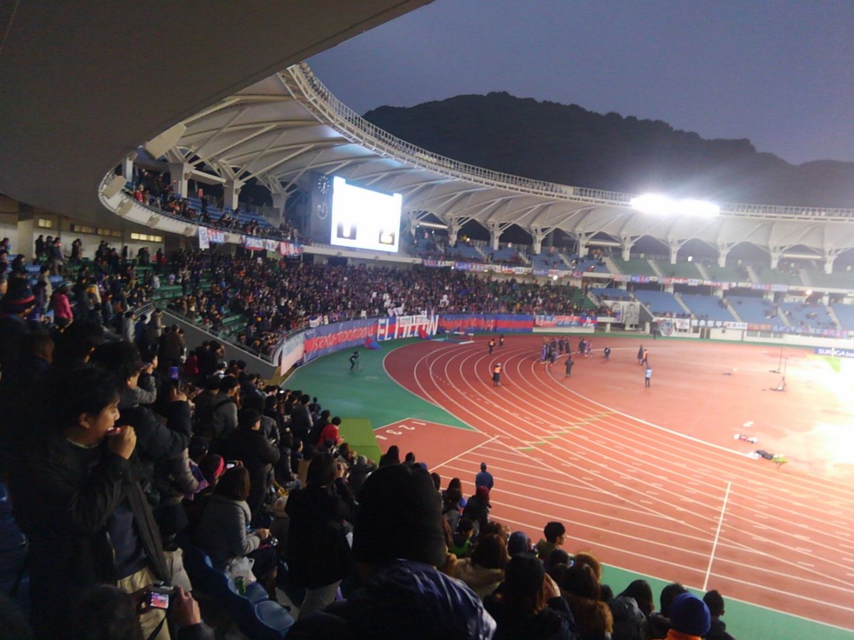 鈴木ちゃん サッカー天皇杯準々決勝 Fc東京vsサンフレッチェ広島 東京ゴール裏からマッシモ東京コール マッシモ東京 長崎で終焉 拍手が止まらない そして太田への応援歌が続く Fctokyo Sanfrecce Vvaren T Co 0dacjbxx74