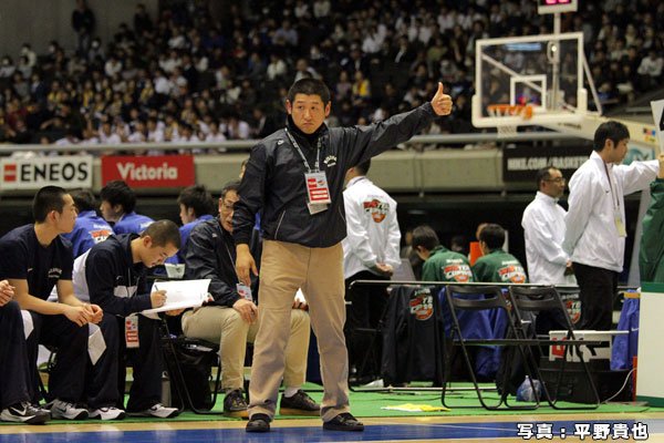 走力を生かした逆転勝利で8強に進んだ能代工業。栄田直宏HCは「小さく