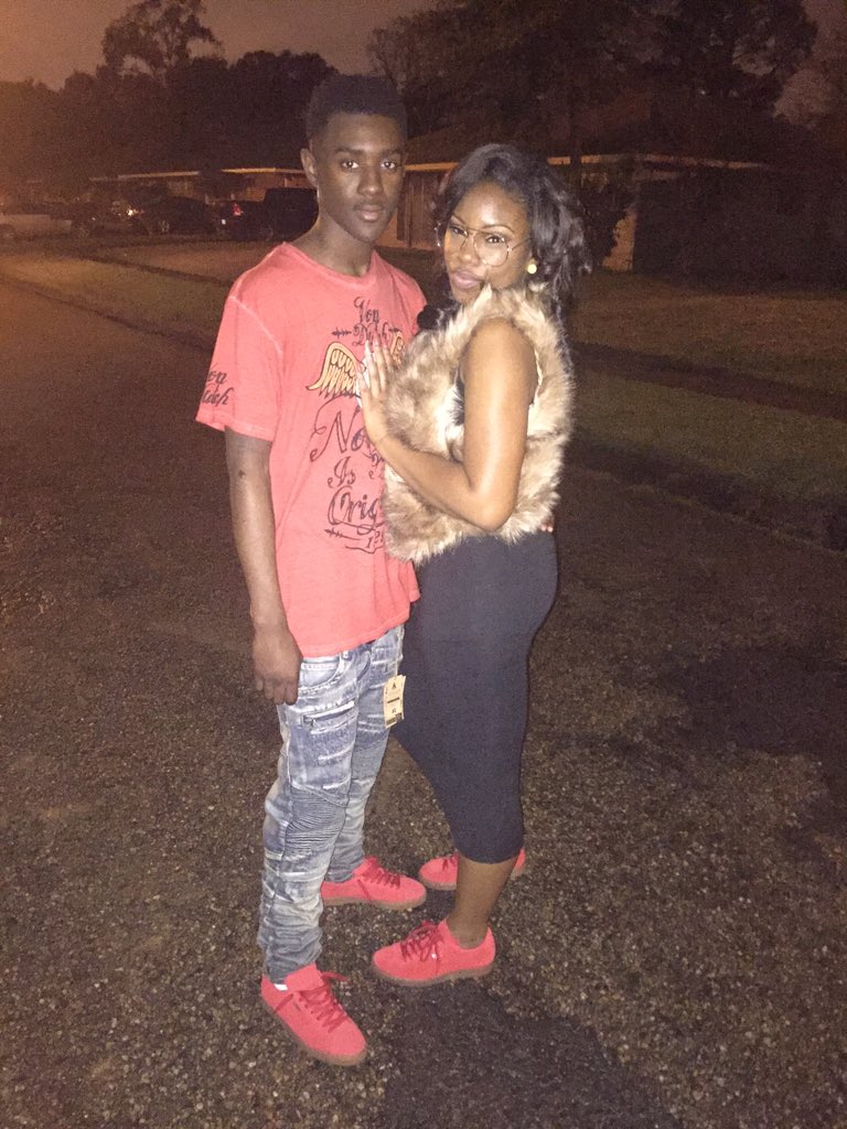 jmarceee_'s tweet photo. Merry Christmas from us❤️👫🎄 https://t.co/EhdI6ZcaWA
