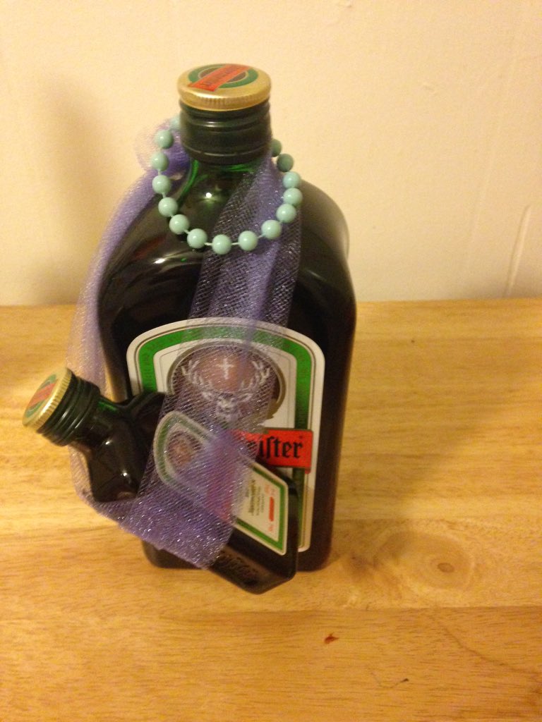MaggieLaLa12's tweet photo. @kutie_q I wanted to tweet this masterpiece so bad! #jagerlovers #crafty #shecantevendrink 😂😂 https://t.co/1v4TV2uiHQ
