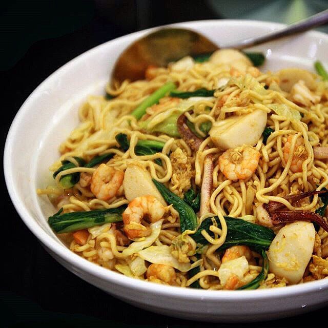 For #lunch, we recommend our #Seafood Fried #Noodle! 🍝😋 Simply #delicious for a #merry #Christmas! 🎄😆