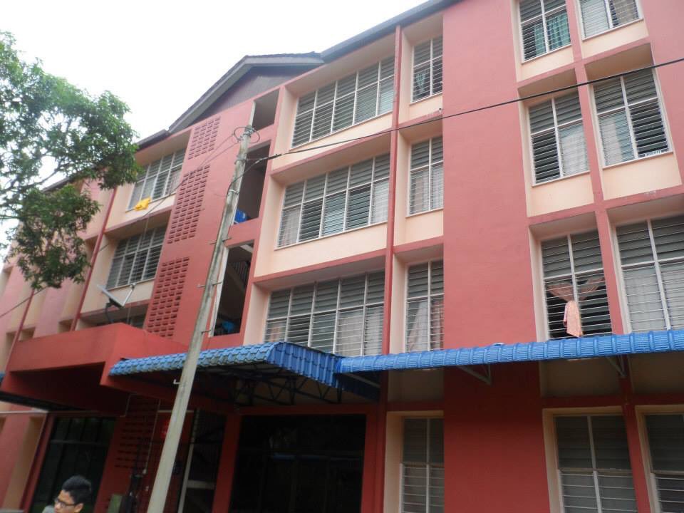 ansarapdrm's tweet photo. Apartment/hostel kami.. ada 10 blok.. asalnya blok anngota PGA2..mention ampa dok blok mana #OnlyInMRSMPDRM https://t.co/SnMTsCgKwc