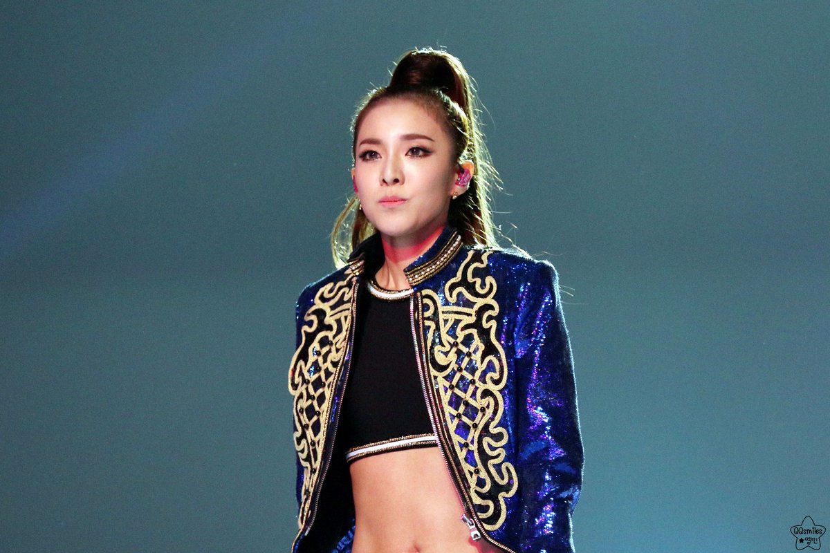 QQsmiles's tweet photo. 151202 #2NE1 Mnet Asian Music Awards in Hong Kong. #투애니원 홍콩 엠넷아시안뮤직어워즈. #MAMA2015 [43P] https://t.co/pUgoooBwow https://t.co/OzdOZmX45d