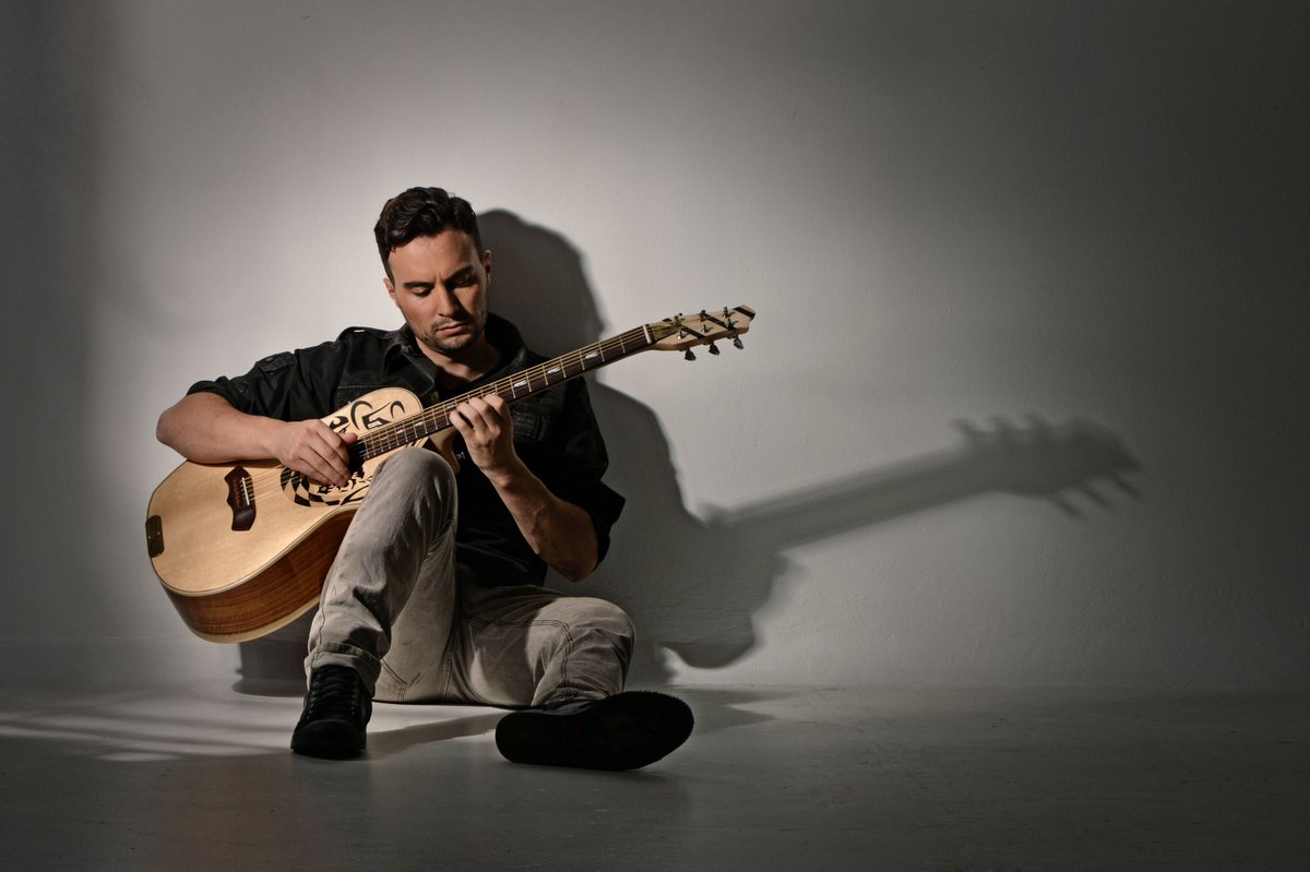 #JacaTop20
BREAKAWAY 1/4
<a href="/Jesse_Clegg/">Jesse Clegg</a> "Souvenir" Retweet if you think his latest release is Chart-worthy.