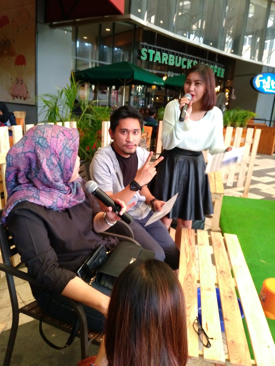 Mother of our founder <a href="/LenyPutriW/">Leny Putri Wahyudi</a> join Meni-Pedi treatment by <a href="/Johnny_Andrean/">Johnny Andrean Salon</a> #mothersdayout
