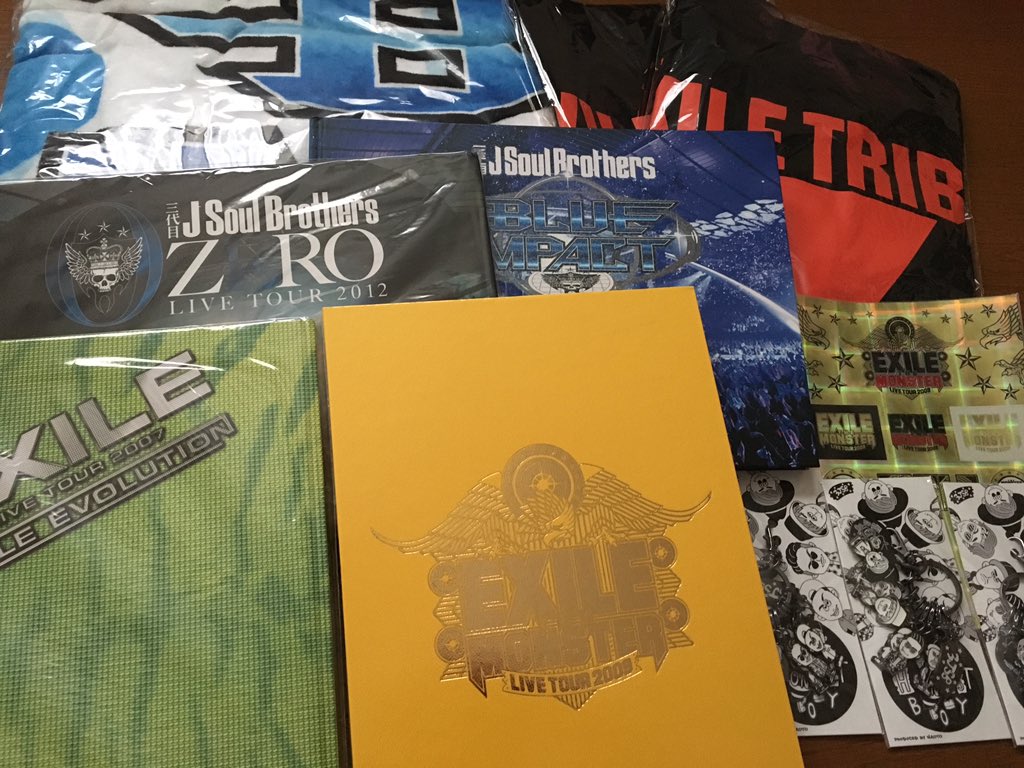 tomoomi_312_'s tweet photo. ・BI バスタオル
・決起集会 Tシャツ ×2
・三代目 ZERO BI 
・EXILE evolution monster 
    ツアーパンフレット シール
・NAOTO BP メンプロ ×3

譲り。詳細はDMにて #拡散 https://t.co/5eX3ztYJhA