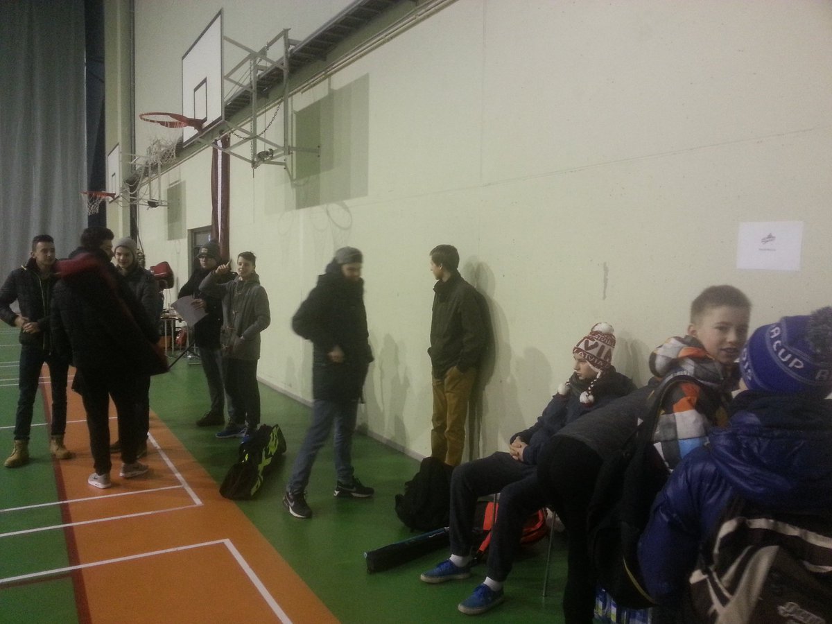 Miniflorbols's tweet photo. Pirmie dalībnieki ieradušies. Sākusies jauniešu komandu reģistrēšanās un iesildīšanās #miniflorbols #mfc2015 https://t.co/rOVfYueon7