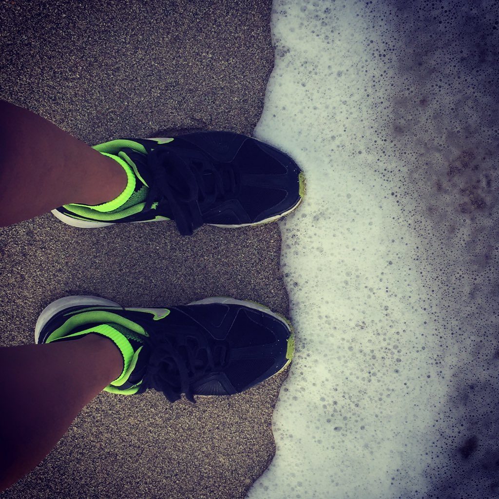 irene__diaz's tweet image. Time to run on the beach #runmode
