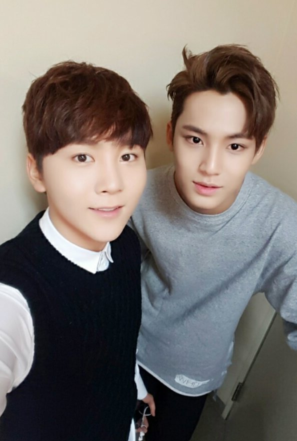 pledis_17's tweet photo. [Doogi PD] 오늘도 열일 중인 #세븐틴 고3즈 #민규 #승관 #곧_20_민규 #청소년_승관 https://t.co/nhGRZlPznN