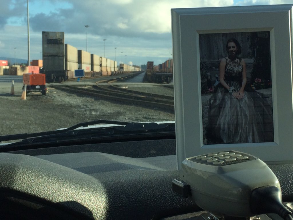 MeaganBullinger's tweet photo. When you give your dad a picture of yourself to put on his desk at work and he takes it to the next level. https://t.co/3jvcCpu8J8