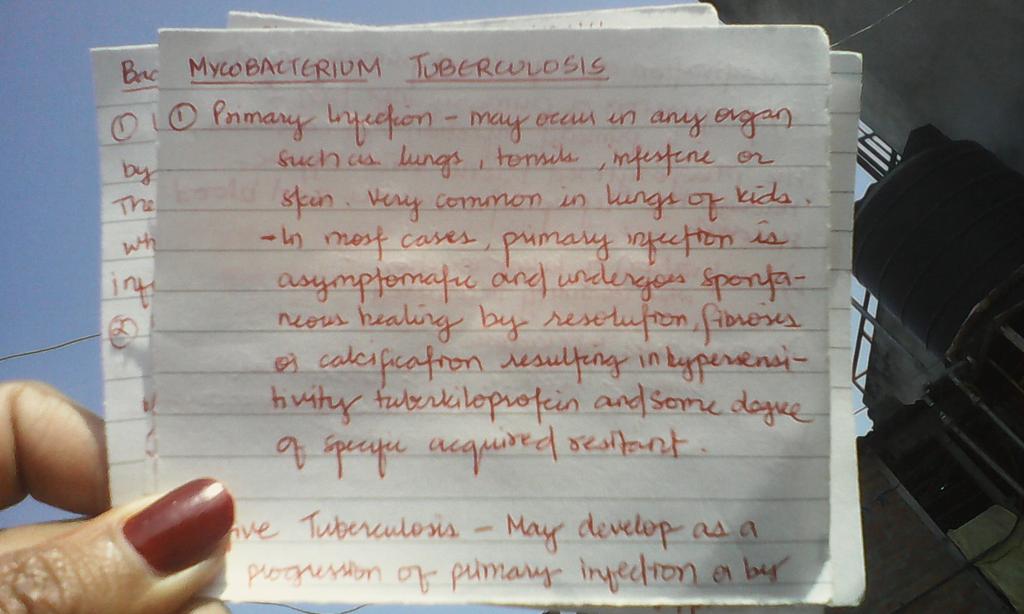 poojalakhey's tweet image. Studying now so I can watch football later. #finalyearproblems #footballfanproblems 💁