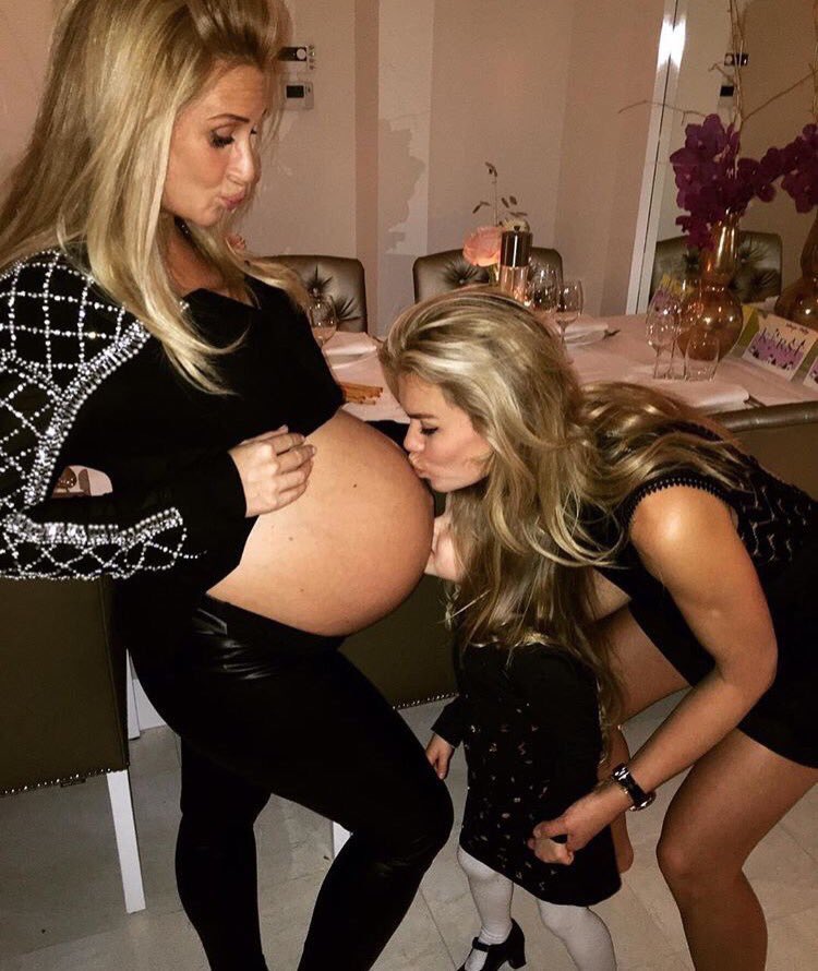 JOR_ID's tweet image. Zie net op de timeline van @NicoletteVanDam dat @ChantalBles het "NK Gourmetten" heeft gewonnen...🎄🍴