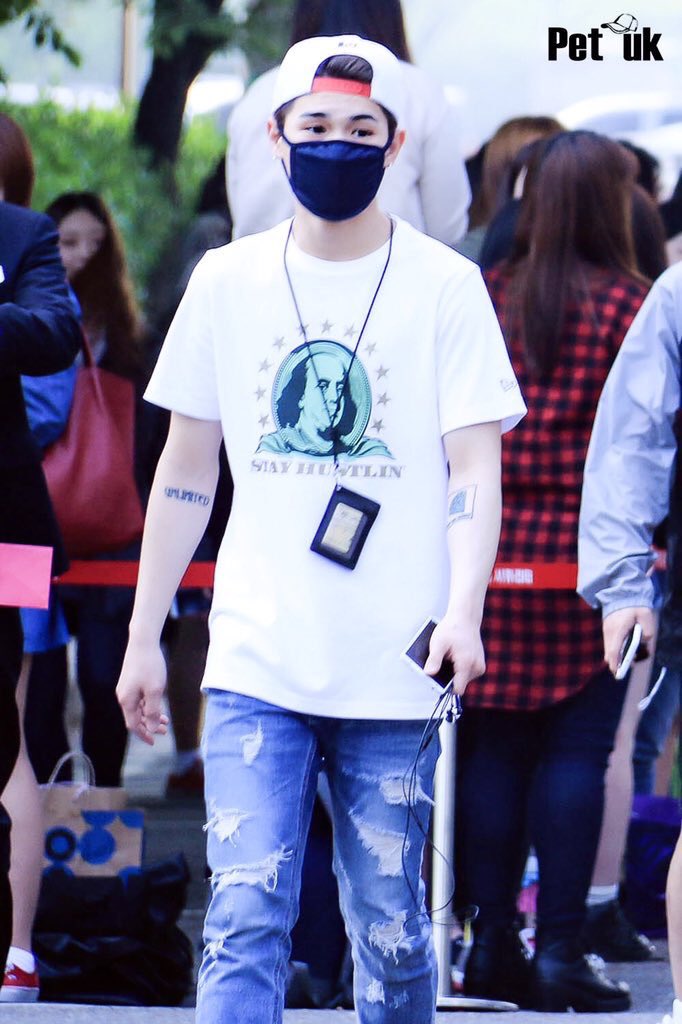 pet_uk0320's tweet photo. 150501 KBS출근길 2P
#정욱 #투포케이 @24k_Uk
오빠, 오늘부터 잘 부탁드려요. 
시작합니다. ❤️❤️❤️ https://t.co/dr7lg6qsBu