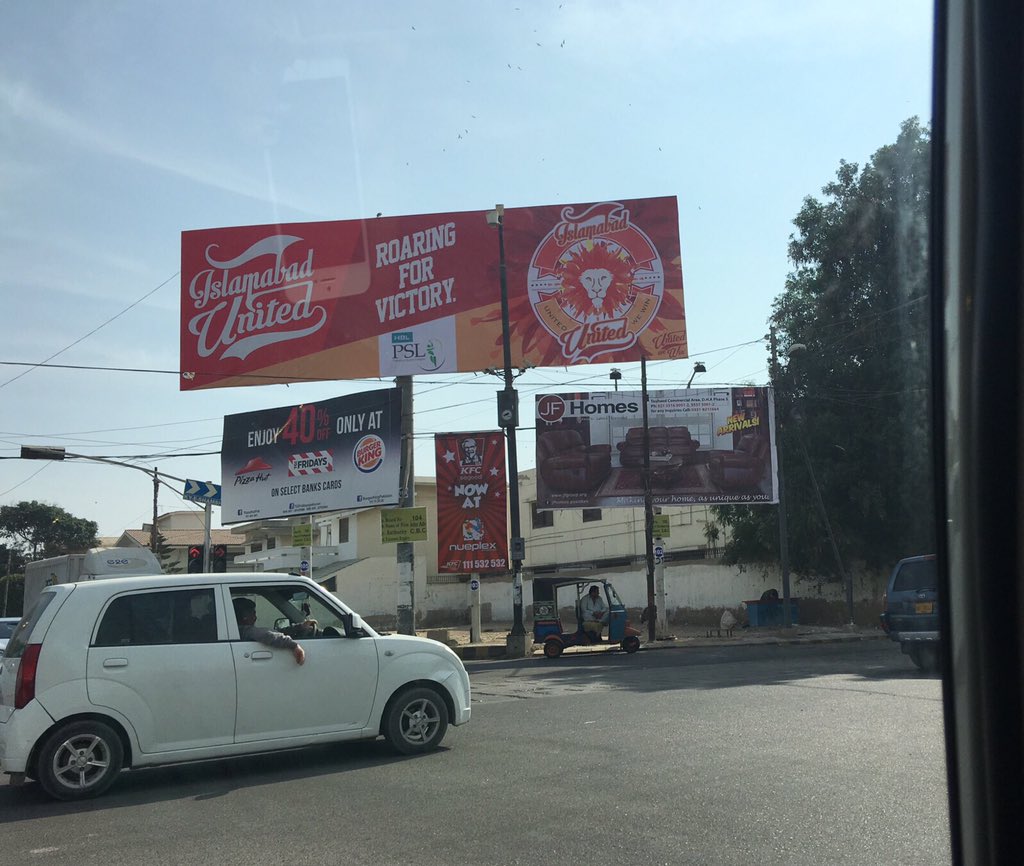IsbUnited's tweet photo. Just spotted in Karachi - 26th and Shamsheer; #IslamabadUnited #Unitedwewin  #DimaghSe #HBLPSL #Karachi #Selfie https://t.co/tPq1DUTnGL