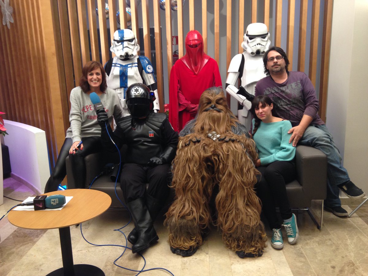 A cambio de un donativo hazte una foto con los personajes de #StarWars Domingo 17,30 a 19,30 h. frente casa Marquesa