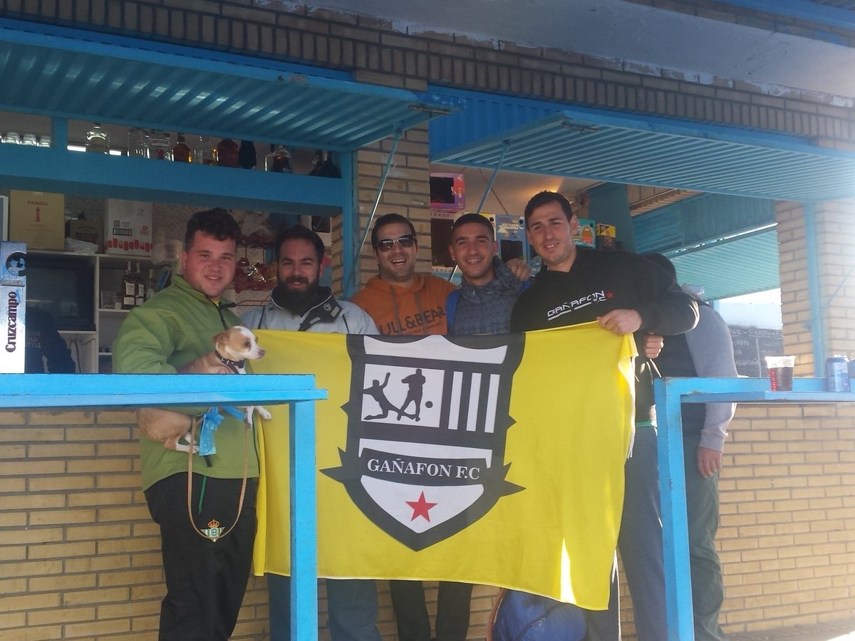 Gañafon llega y se mete en el bar