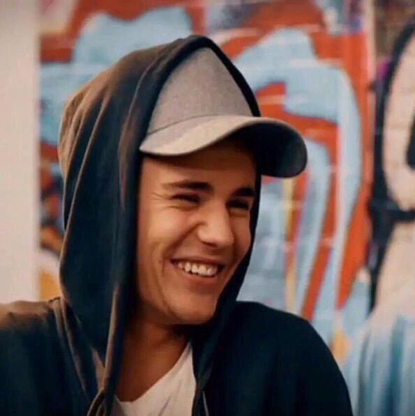 secutebelieber's tweet photo. when Directioners say that Beliebers are copying their hashtags but in fact we were doing it when they didn't exist https://t.co/kd0sYZ0QFk