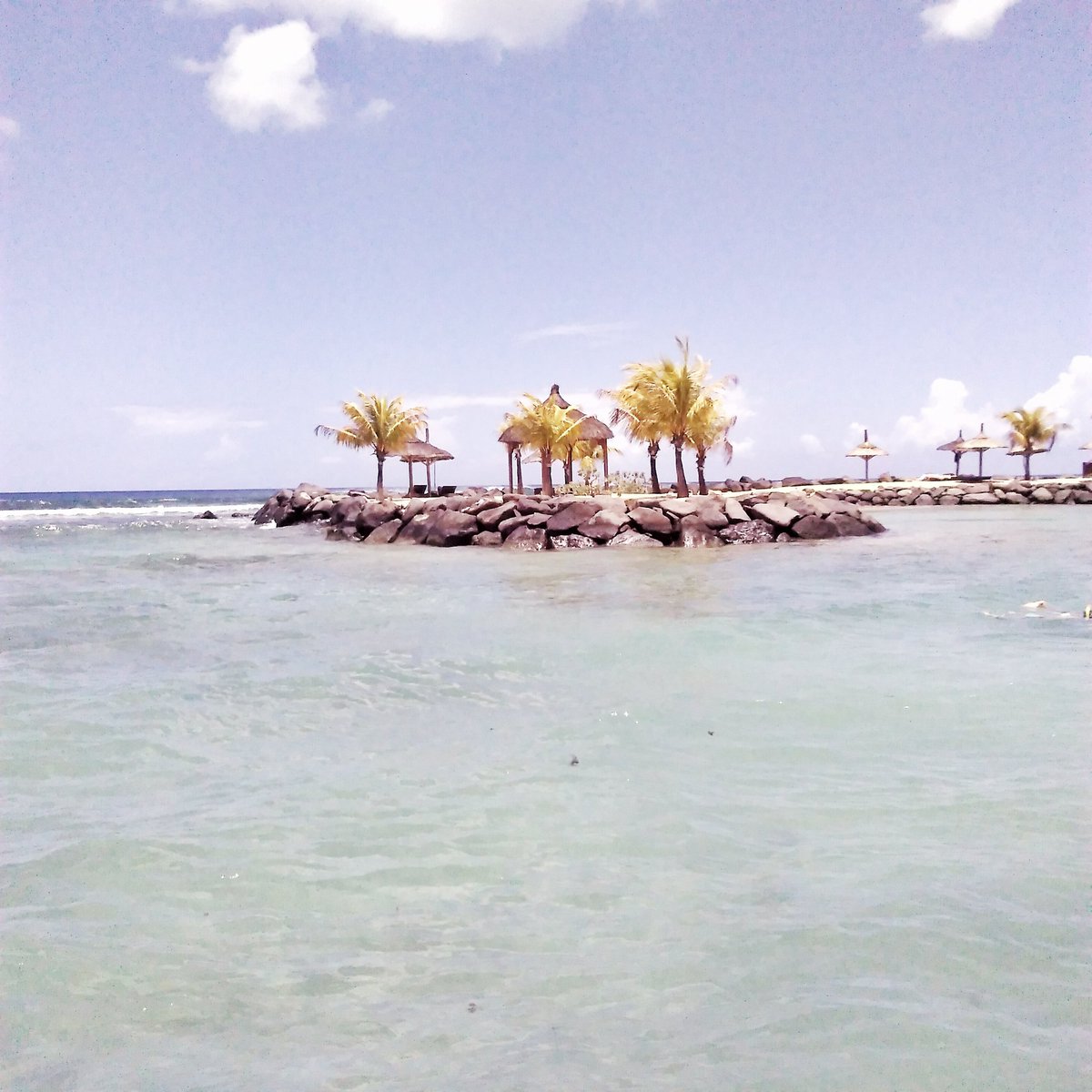 TheParisianEye's tweet photo. Another day in #paradise @icmauritius #Mautitius #vacation #luxurytravel #fivestarhotel @ihgrewardsclub @IHG https://t.co/vxMLtqCnBU