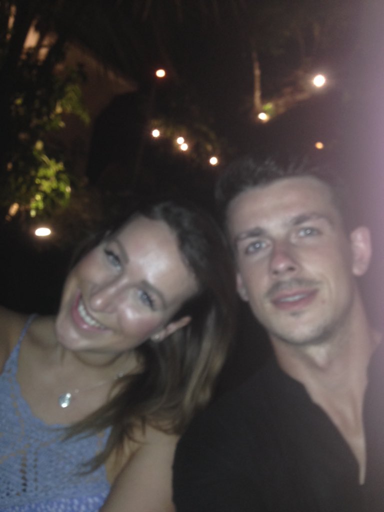 BarMakulay's tweet photo. No ocado but a hell of a lot of chill. @Crouchi here at Makulay beach bar! #beachbar #Christmas #paradise https://t.co/dLl4s0Qejc