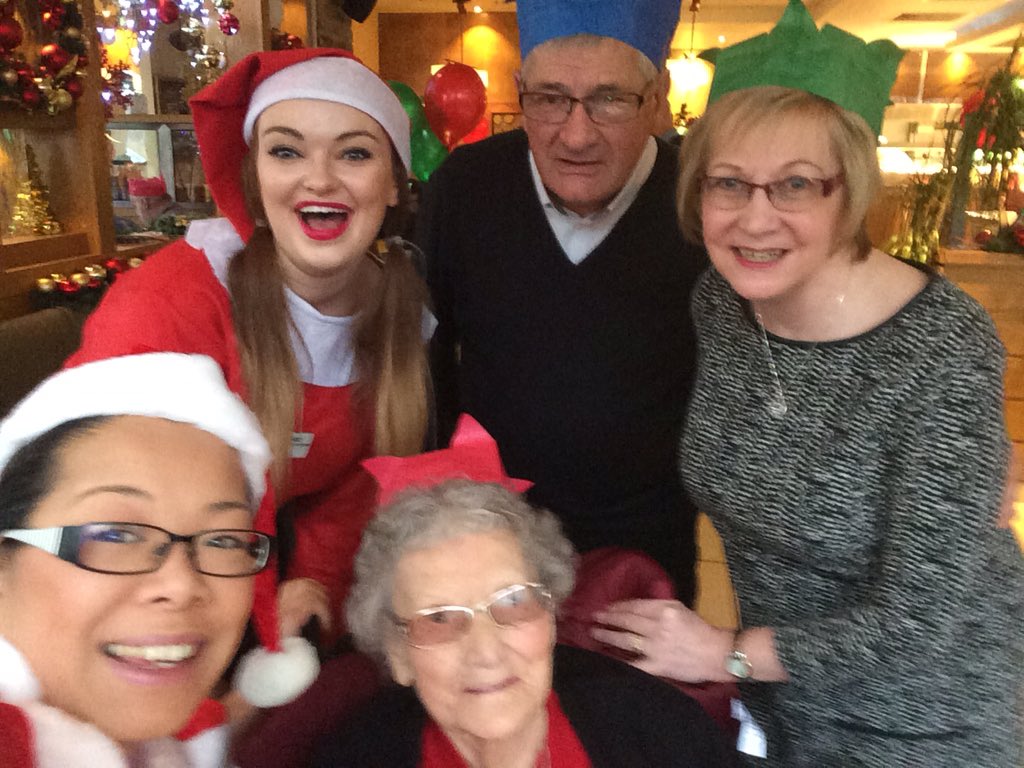 HarvesterBURTON's tweet photo. Merry Xmas from all at Harvester Centrum 🎄🎄 https://t.co/2wZo1Q6JmK