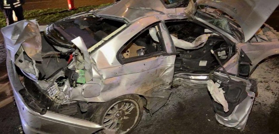 BILD_Koeln's tweet photo. Feuerwehrleute retten
Frau (23) aus diesem #Autowrack. Fahrer (18) nur leicht verletzt. https://t.co/zv9bYNaNUf https://t.co/CsY2g50Iy7