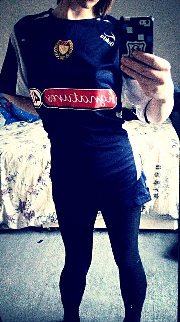 bee_gibb83's tweet photo. Today's choice of top #oldtop #DFC 💙⚽️😘 https://t.co/0GJn3rpatz