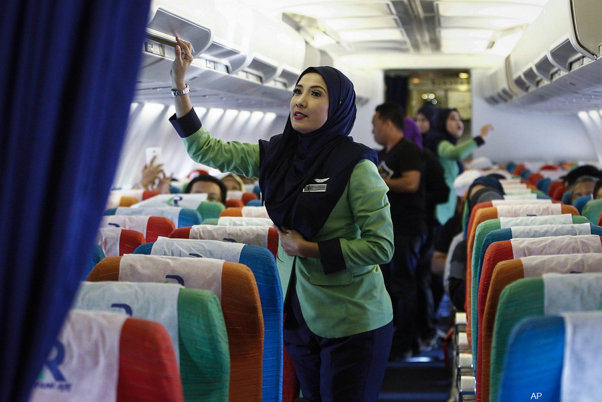 BBCIndonesia's tweet photo. #Terpopuler Lima hal tentang penerbangan Islami di Malaysia, Rayani Air. https://t.co/r7tcs6yZNh https://t.co/dL4vjcBDuU