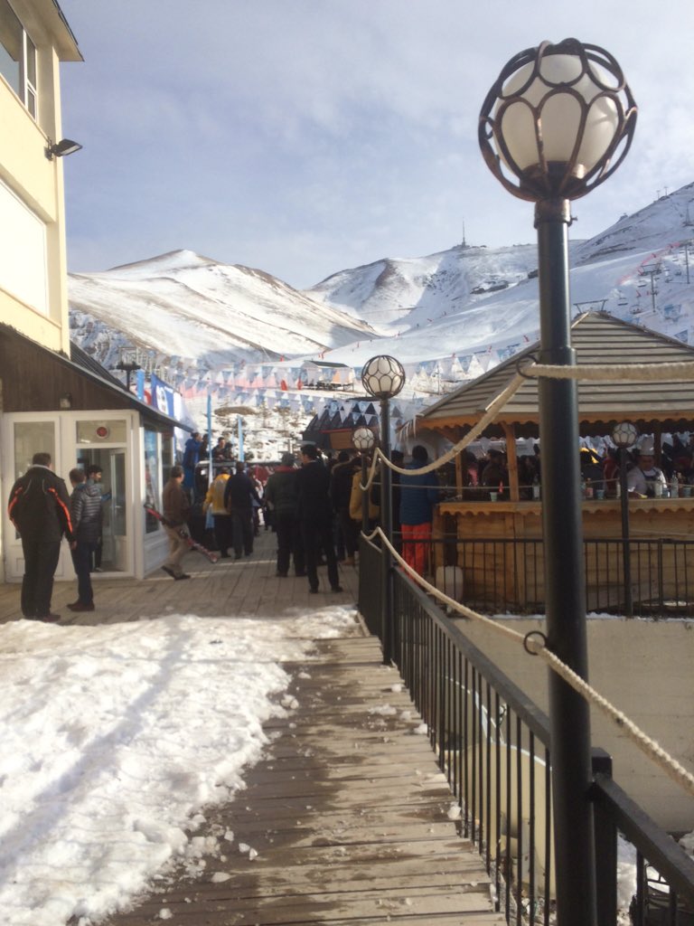 snnmehmet's tweet photo. #snowworld2015 ❄️😏😎 https://t.co/lBlBoZc6mM