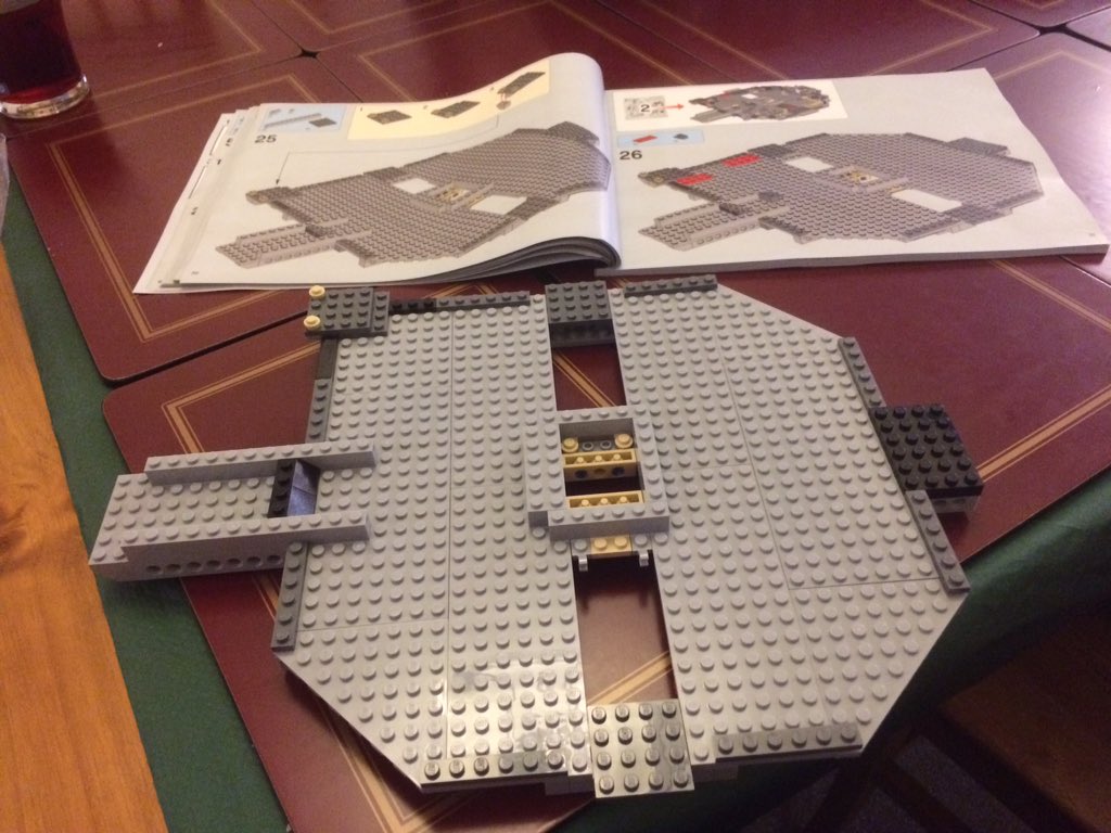 BrettJackson_9's tweet image. Bag 1 done! #projectfalcon #lego #starwars