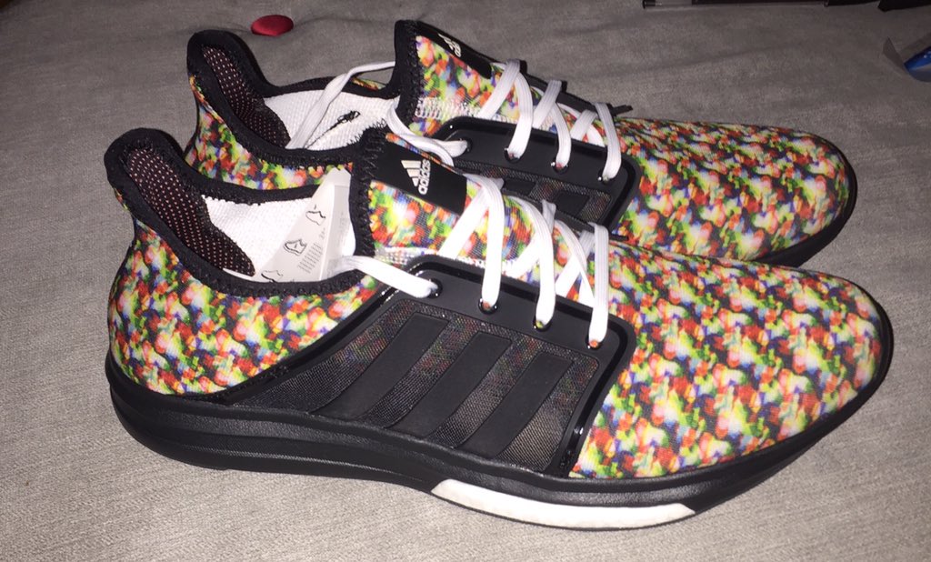mrharrold's tweet photo. Another tremendous pair to add to the collection! #santaspoiledme #blacklacesamust #adidas #trainerissues https://t.co/LQwHI21zID