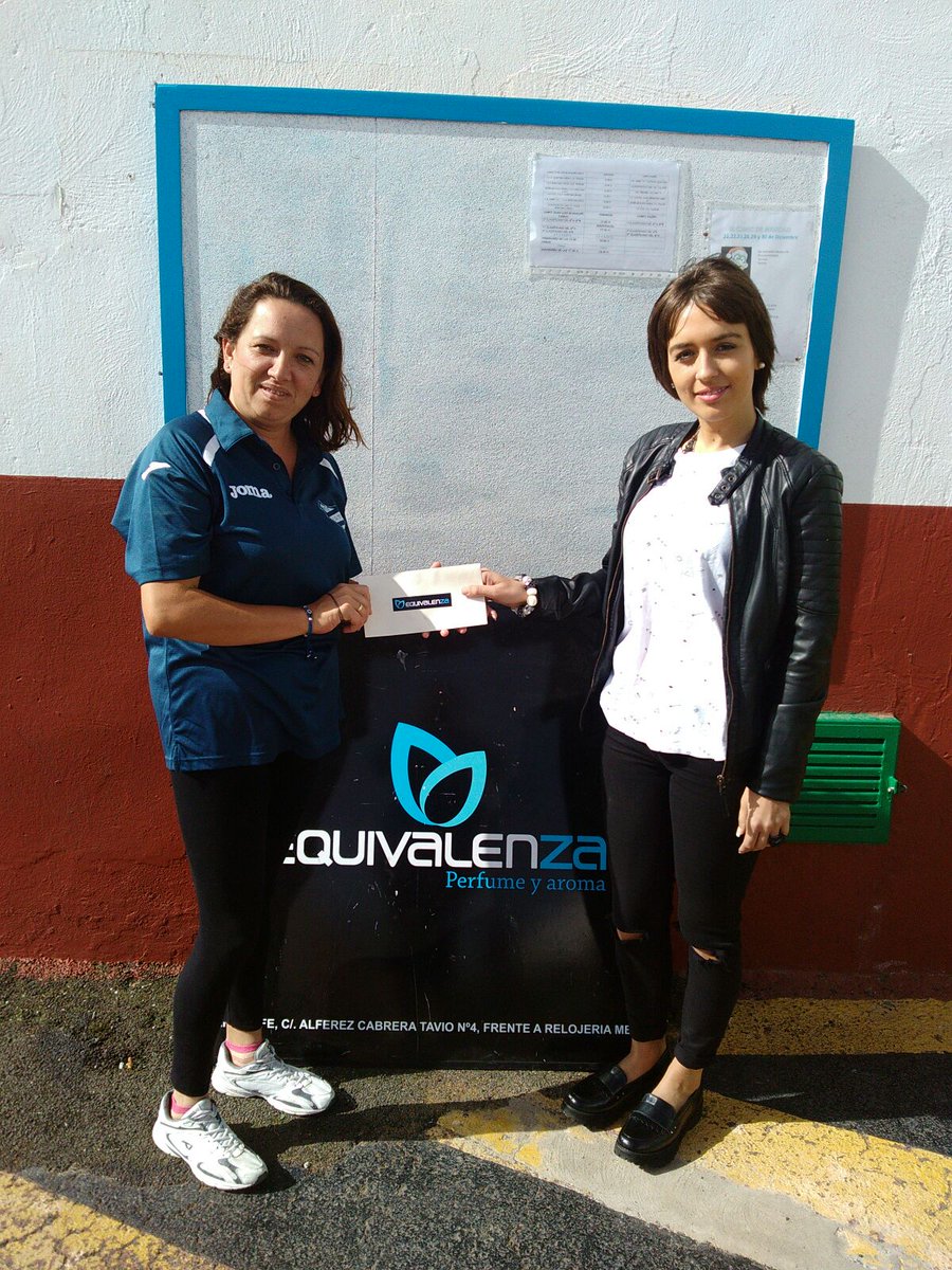 Ganadora de nuestro sorteo de Equivalenza de la mañana del V Torneo de Navidad Toyota Automóviles Lanzarote