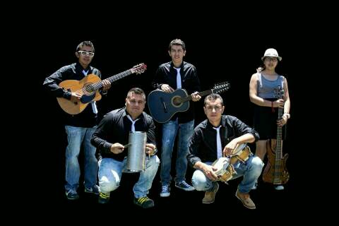 parrandaflow's tweet photo. ¡¡ Hoy desde la ceja Antioquia parranda FLOW pa' que se lo gocen !! 

#Navidad2015 #FelizSabado #MamandoRon https://t.co/RPsk7zIPpT