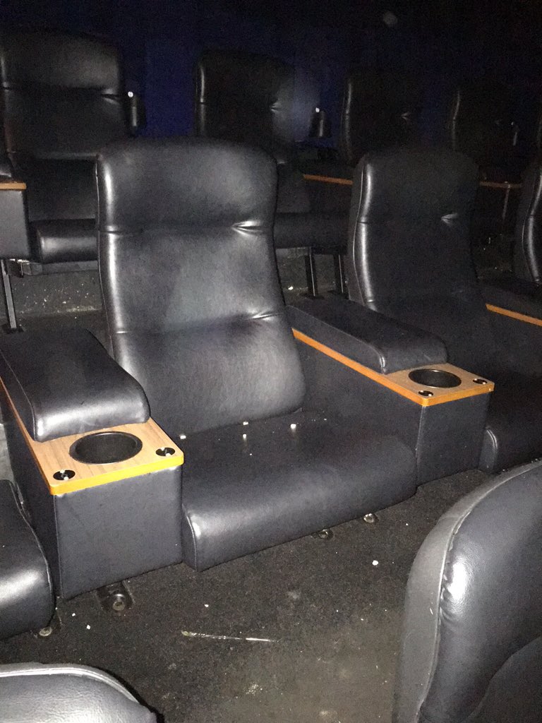 x64BiTPiXeL's tweet photo. @vuecinemas @VueHelp VIP cleaning in Oxford screen 9 ;) https://t.co/y0D2NpjKBm