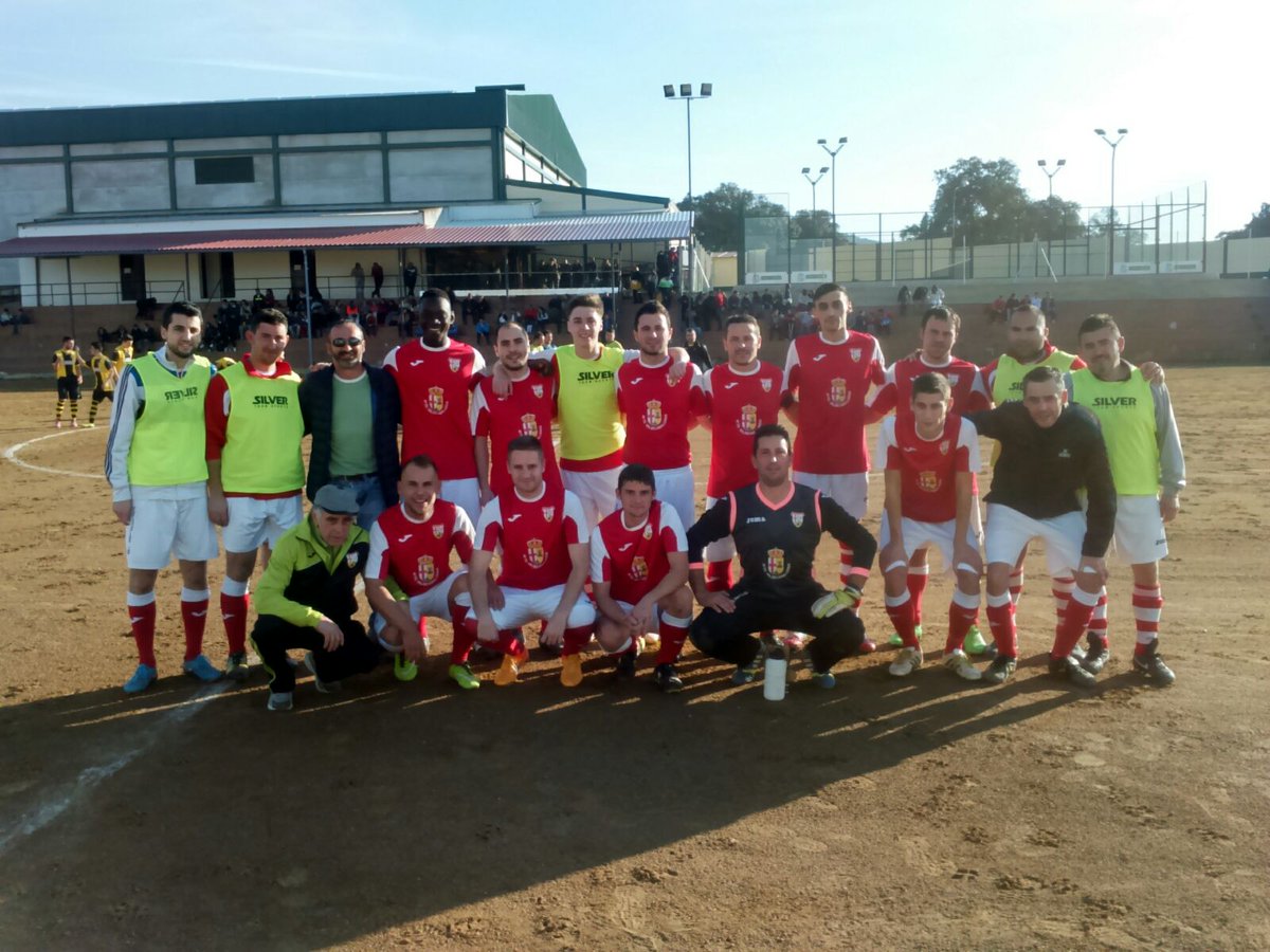 ValdecaUD's tweet photo. Tarde de solidaridad y goles en el Tomillar.

Orgullosos de colaborar!!

Yanira, Bernardo e Irene, SUERTE !! https://t.co/kVf67ZPM9X