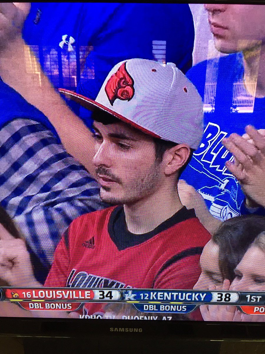 DrunkCoachCal's tweet photo. Textbook Louisville fan https://t.co/qfTezkEoSI