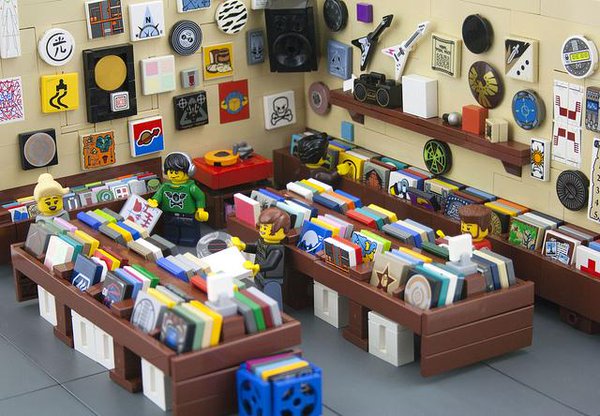 avalanche_edin's tweet photo. Lego Record Store https://t.co/z87sFYAjS5