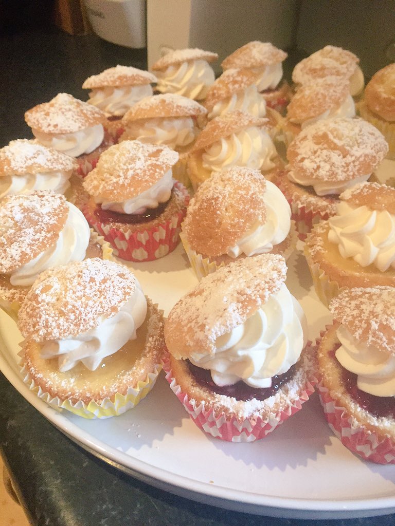 Cazdoestweets's tweet image. Just when you think you'll burst.... There's jam &amp;amp; cream or lemon curd &amp;amp; cream buns. 

#homemade #Imstuffed