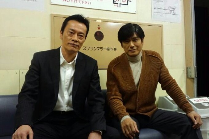 遠藤憲一公式 遠藤です さっきまで 1月からの土ドラ逃げる女の撮影でした 今日は高橋克典 さんとのシーン 初共演です このドラマでの克典さんはちょっと見たことのない克典さんかもです すごい刺激になりました T Co Ztbgnoqjyr