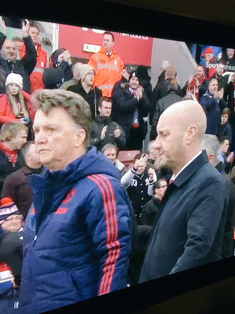 CoachBraathen's tweet photo. Ikkje rart Man United slit når @O_Blikz  styre Van Gaal #grått https://t.co/oAQkfXM688