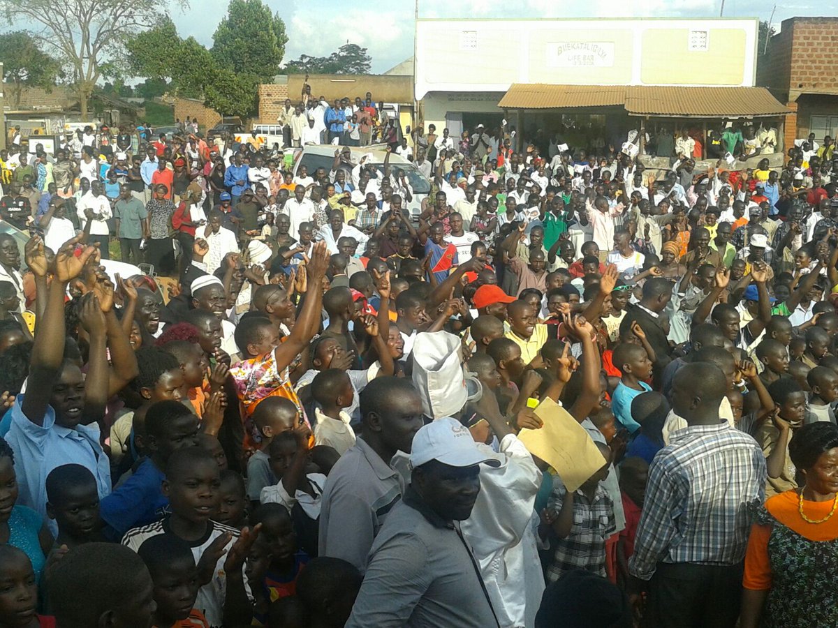 JMNkangi's tweet photo. #AmamaTrail rolls into Kikyuusa, Katikamu South #UgandaDecides @AmamaMbabazi https://t.co/Pw6EMaOHxh