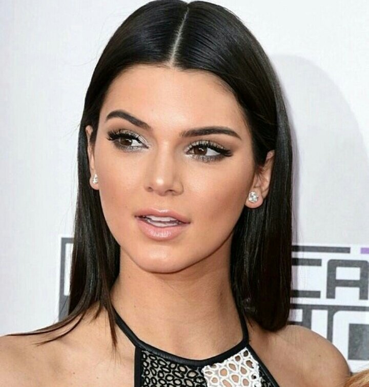 Kendall_N_J's tweet photo. Happy holidays to everybody. Wish you all the best https://t.co/iMxbUeQQlK