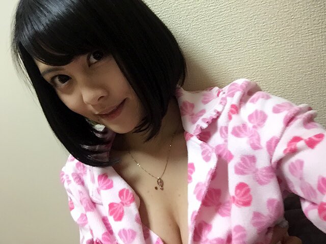 ついついお話ししすぎちゃったし、えっちなことあまり出来なかったので2部は&hellip;！！！  早々にえっちに攻めてみようと思います！ノーブラだよ٩( ᐛ )( ᐖ )۶ みんなを喜ばせられるように頑張る💪✨ https://t