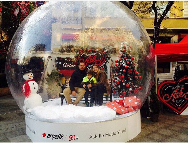 Her yıl Arçelik'le güzel.
Siz de Kar Küresi'nde muhteşem fotoğraflar çektirmek için Nişantaşı'na gelin. #askileyap