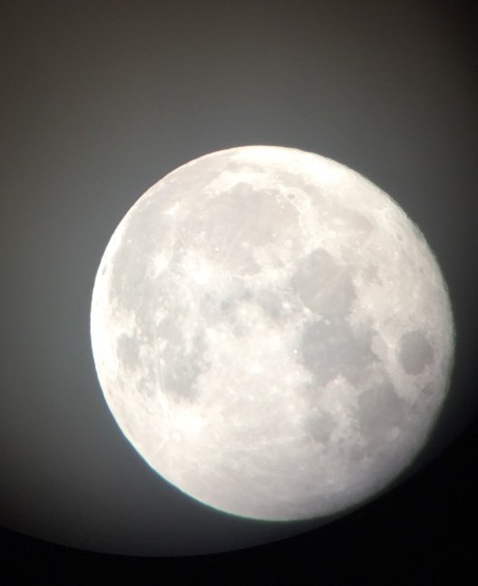 chilingq's tweet image. The #moon last night on #christmas through a new #telescope#astrology#night#sky