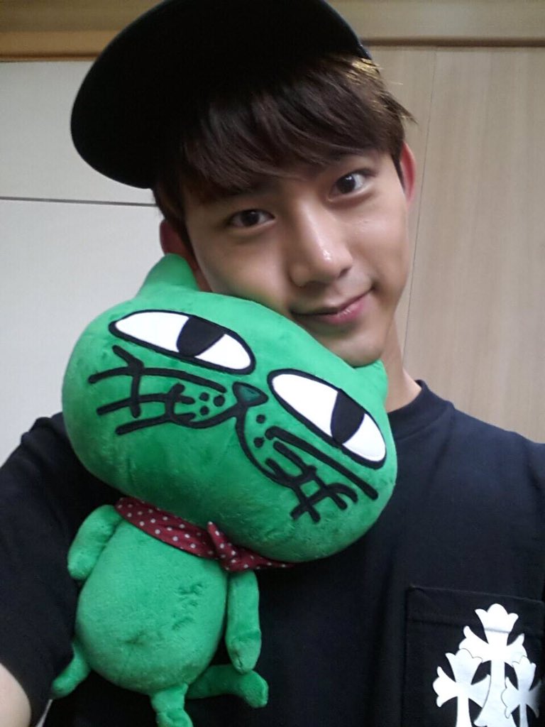 1988.12.27 
Happy Birthday    Ok Taecyeon        