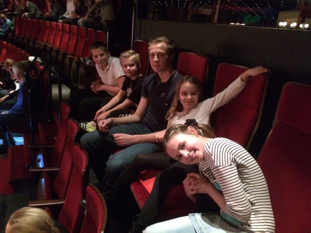 Eefke291076's tweet photo. #kerstcircus fantastisch! #topvermaak @theatercarre https://t.co/UURTaxGNZZ