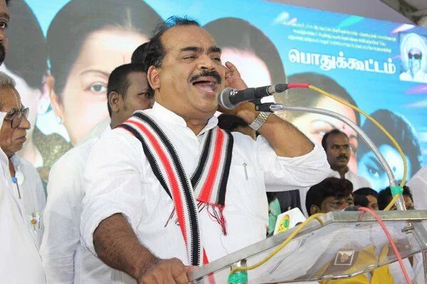VikramVjFan's tweet photo. Media trying to distract people using the #BeepSong issue. But the power of #NaSaMeme are so overwhelming! #ADMK 😂😂 https://t.co/rbxsLLzGks