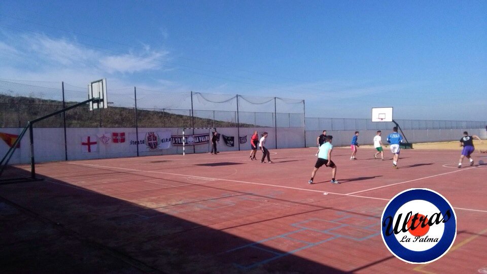 FrenteTiesoLPCF's tweet photo. Jornada de convivencia en nuestro "I TORNEO ULTRAS LA PALMA". https://t.co/OQJNhjXqwY